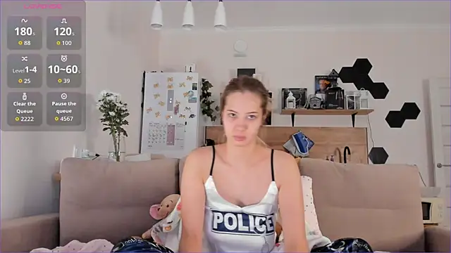 Snapshot of Girl_alone_home chatting on October 13, 2025, 4:03 am Girl alone home online show from October 13, 2025, 4:03 am