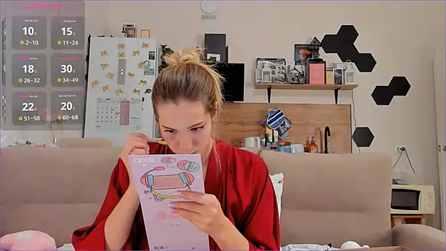 Snapshot of Girl_alone_home chatting on November 5, 2025, 3:48 pm Girl alone home online show from November 5, 2025, 3:48 pm