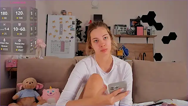 Snapshot of Girl_alone_home chatting on November 7, 2025, 4:39 am Girl alone home online show from November 7, 2025, 4:39 am