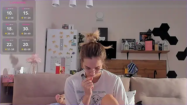 Snapshot of Girl_alone_home chatting on November 14, 2025, 4:16 am Girl alone home online show from November 14, 2025, 4:16 am