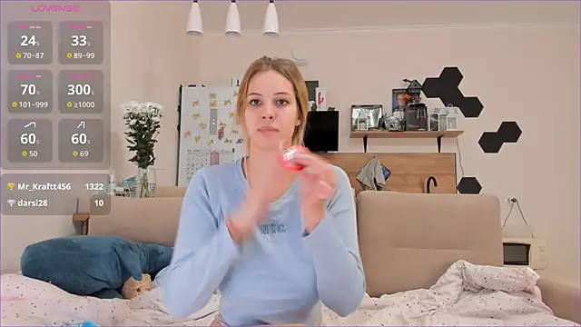 Snapshot of Girl_alone_home chatting on October 3, 2025, 3:46 pm Girl alone home online show from October 3, 2025, 3:46 pm