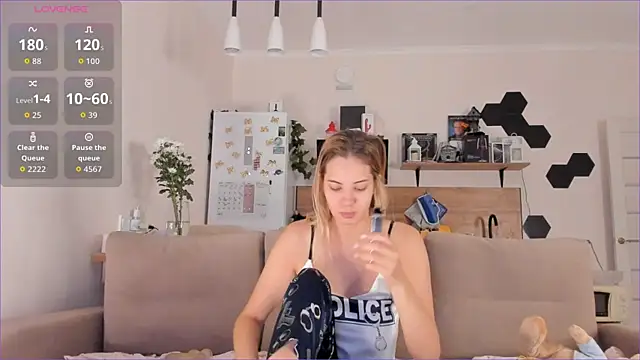 Snapshot of Girl_alone_home chatting on October 12, 2025, 2:46 am Girl alone home online show from October 12, 2025, 2:46 am