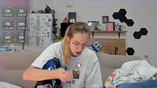 Snapshot of Girl_alone_home chatting on December 20, 2025, 3:09 am Girl alone home online show from December 20, 2025, 3:09 am