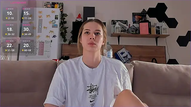 Snapshot of Girl_alone_home chatting on November 21, 2025, 3:55 pm Girl alone home online show from November 21, 2025, 3:55 pm