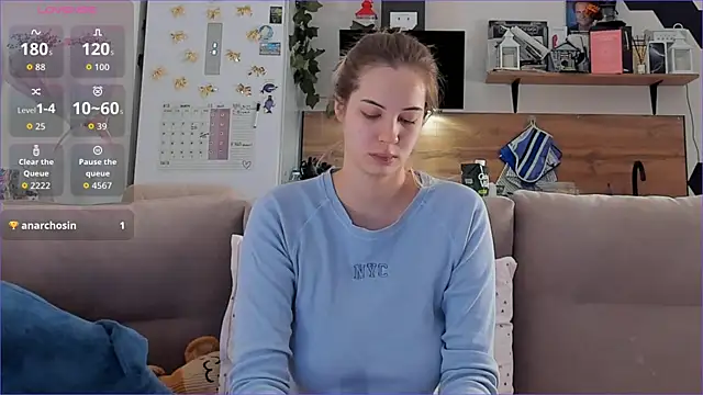 Snapshot of Girl_alone_home chatting on December 4, 2025, 4:44 am Girl alone home online show from December 4, 2025, 4:44 am