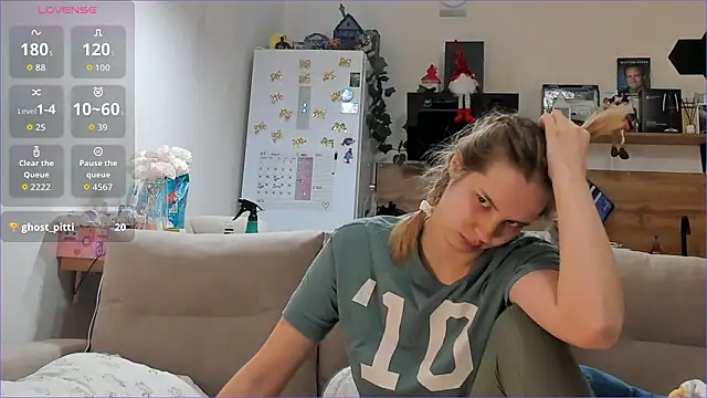 Snapshot of Girl_alone_home chatting on January 13, 2026, 4:00 pm Girl alone home online show from January 13, 2026, 4:00 pm