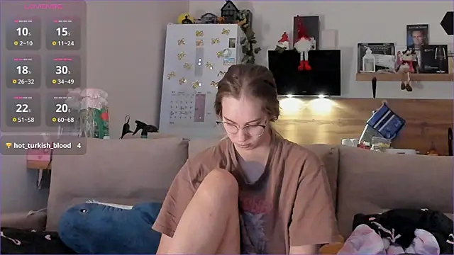 Snapshot of Girl_alone_home chatting on January 19, 2026, 1:31 am Girl alone home online show from January 19, 2026, 1:31 am