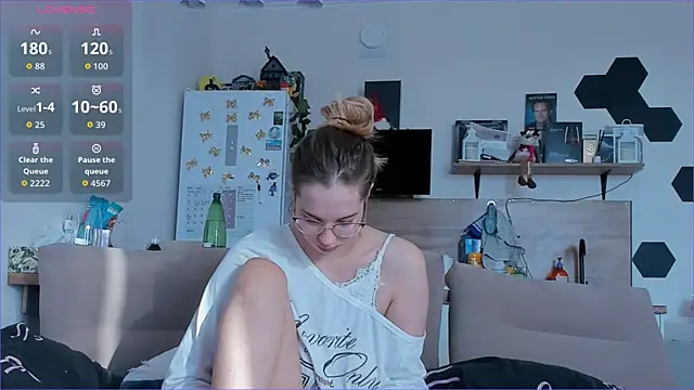 Snapshot of Girl_alone_home chatting on March 29, 2026, 3:41 am Girl alone home online show from March 29, 2026, 3:41 am