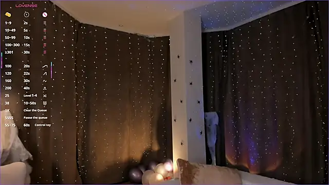 NaokoStifel online show from October 26, 2025, 1:17 am