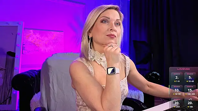 Snapshot of Gloria_Lovely chatting on June 2, 2026, 11:21 am Gloria Lovely online show from June 2, 2026, 11:21 am