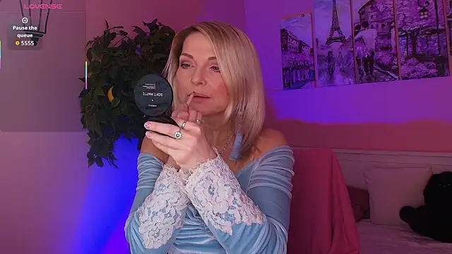 Gloria Lovely online show from March 24, 2026, 10:59 am