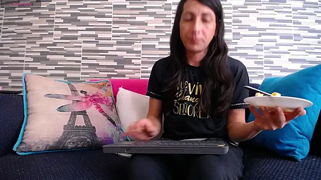 VioletaGomezCo online show from May 27, 2026, 3:08 pm