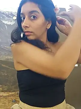 Snapshot of BrittanyDiaz chatting on October 13, 2025, 10:21 pm BrittanyDiaz online show from October 13, 2025, 10:21 pm