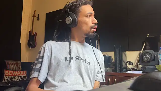 hotcamboy420 online show from November 27, 2025, 1:22 pm