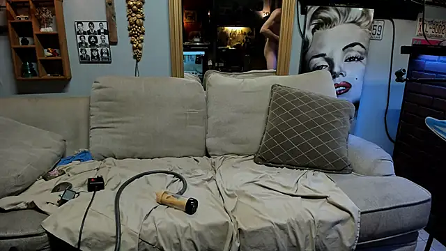 Snapshot of mowingman26 chatting on November 25, 2025, 8:36 am mowingman26 online show from November 25, 2025, 8:36 am