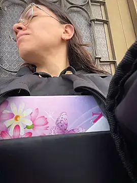 karlamorris  online show from February 14, 2026, 1:44 pm