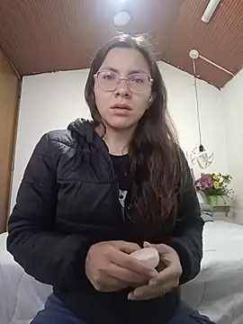 karlamorris  online show from December 5, 2025, 1:10 pm