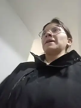 karlamorris  online show from October 25, 2025, 5:13 pm