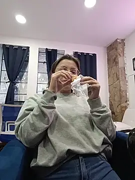 karlamorris  online show from October 30, 2025, 2:25 pm