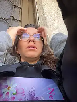 karlamorris  online show from February 5, 2026, 1:51 pm