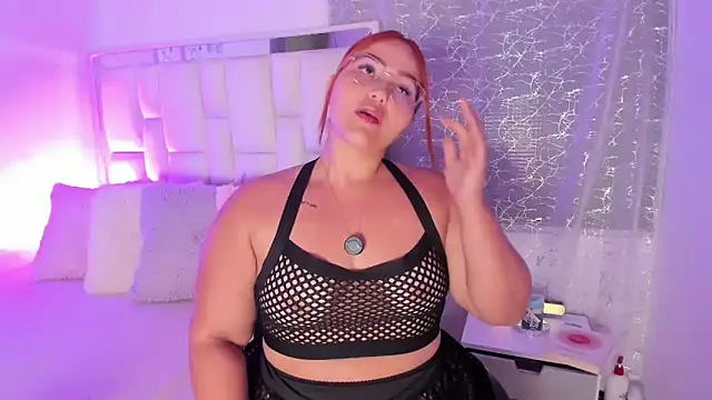 Snapshot of LeahxBarker chatting on February 3, 2026, 1:49 am LeahxBarker online show from February 3, 2026, 1:49 am