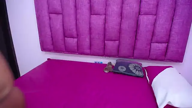 Briannacastello online show from January 3, 2025, 6:00 am