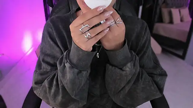 renee shelby  online show from February 16, 2026, 7:56 pm