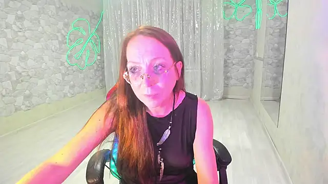 Snapshot of JessicaFamee chatting on October 18, 2025, 11:40 pm JessicaFamee online show from October 18, 2025, 11:40 pm