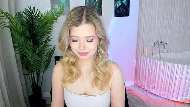 FollowLovee online show from July 2, 2026, 7:42 pm
