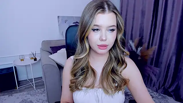 Snapshot of FollowLovee chatting on February 19, 2025, 2:44 pm FollowLovee online show from February 19, 2025, 2:44 pm