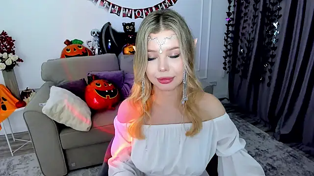 FollowLovee online show from October 31, 2025, 5:42 pm