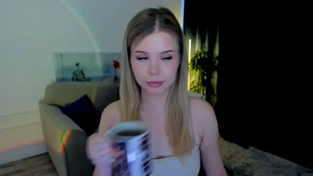 FollowLovee online show from May 20, 2026, 4:20 am