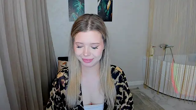 FollowLovee online show from June 24, 2026, 7:44 pm