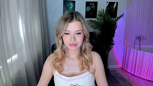 FollowLovee online show from May 25, 2026, 4:01 am