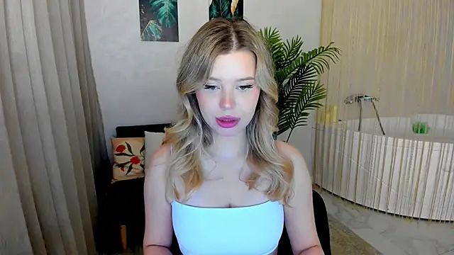 FollowLovee online show from June 14, 2026, 7:48 pm