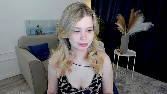 FollowLovee online show from May 6, 2026, 7:40 pm