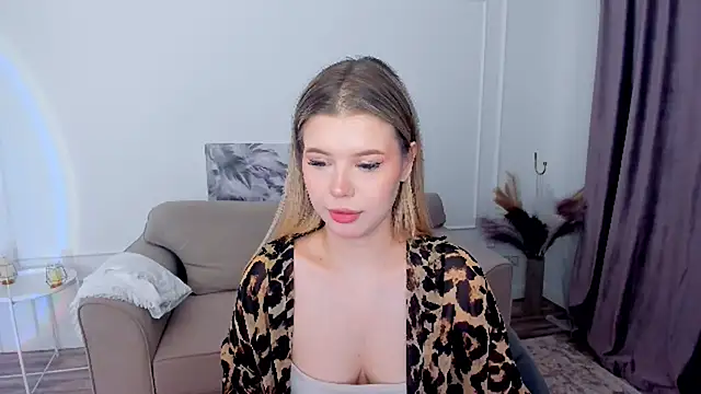 FollowLovee online show from January 12, 2026, 7:42 pm