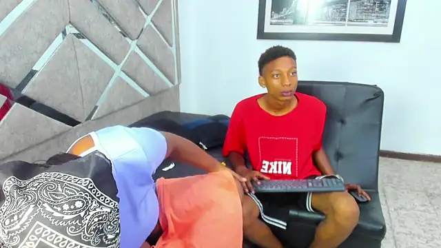 Snapshot of EvaxEmma chatting on February 27, 2026, 2:39 pm EvaxEmma online show from February 27, 2026, 2:39 pm