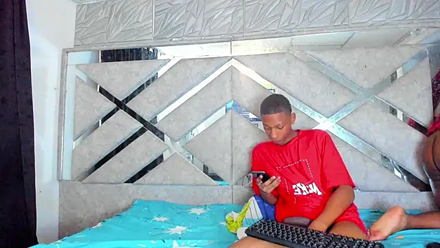 EvaxEmma online show from February 28, 2025, 3:59 pm