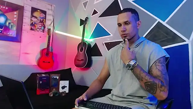 MagnusFrost online show from October 22, 2025, 4:23 am