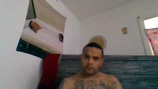 Snapshot of Houstonslong1 chatting on January 28, 2025, 8:26 pm Houstonslong1 online show from January 28, 2025, 8:26 pm