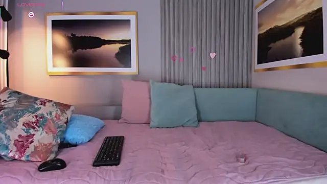 LynnSam  online show from October 3, 2025, 11:39 pm