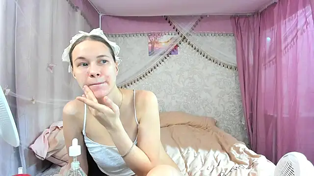 Snapshot of leila_bambi_ chatting on February 21, 2026, 4:09 pm leila bambi online show from February 21, 2026, 4:09 pm