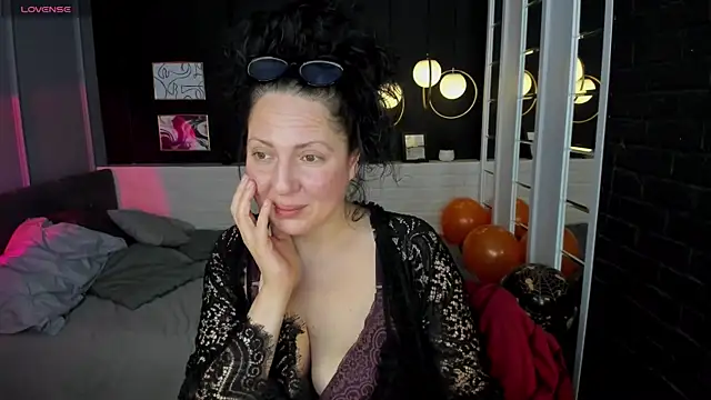 Anita Muse online show from November 2, 2025, 9:09 pm