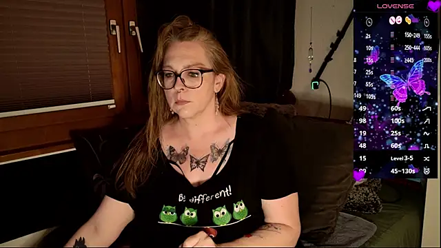 Big Beautiful MILF online show from July 17, 2026, 9:01 pm