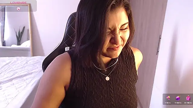 Snapshot of Zetrionn chatting on December 21, 2024, 6:55 pm Zetrionn online show from December 21, 2024, 6:55 pm