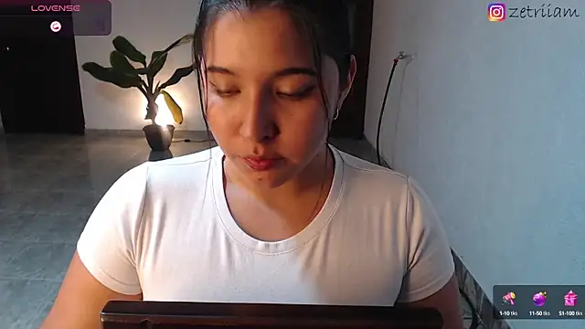 Snapshot of Zetrionn chatting on March 20, 2025, 2:08 am Zetrionn online show from March 20, 2025, 2:08 am