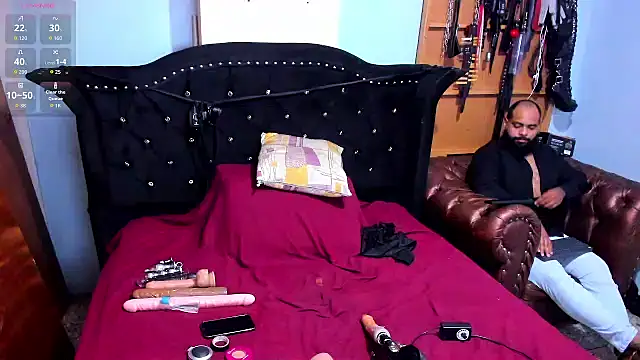 August-Sophie online show from November 25, 2025, 2:45 am