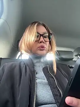 Snapshot of RinaCat chatting on October 13, 2025, 5:20 am RinaCat online show from October 13, 2025, 5:20 am