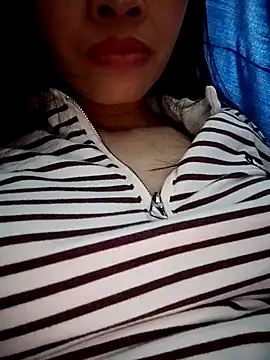 Snapshot of Hana_love20 chatting on March 12, 2025, 3:29 pm Hana love20 online show from March 12, 2025, 3:29 pm